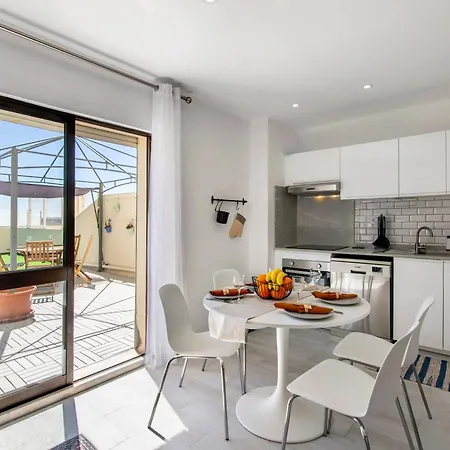 Penthouse Paradise - Da Rocha